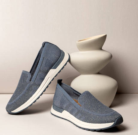 Είτε ψάχνεις casual είτε πιο επίσημα looks, τώρα ξέρεις τι παπούτσια φοράμε την άνοιξη για κάθε περίσταση! Βρες το στιλ που σου ταιριάζει και ζήσε την πιο ξεχωριστή και στυλάτη Άνοιξη, παρέα με τη Parex!