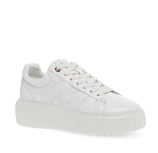sneakers layering